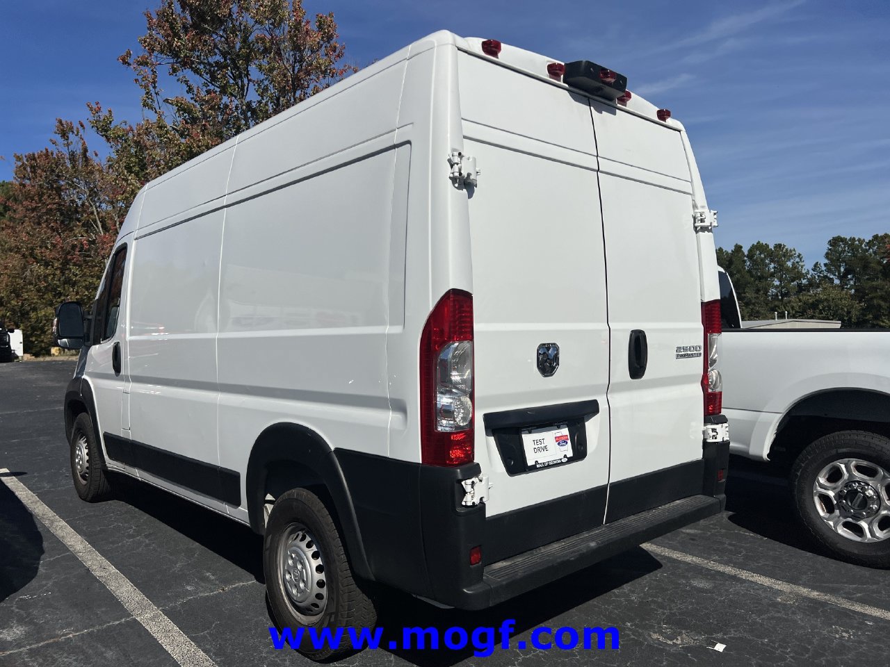 Used 2025 RAM ProMaster 2500 w/ Convenience Group FWD image 2