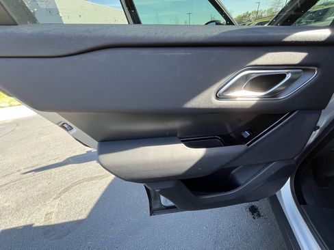 Used 2025 Land Rover Range Rover Velar Dynamic SE image 27