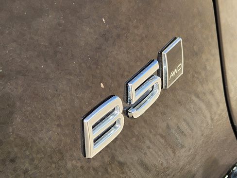 Used 2025 Volvo XC40 B5 Core w/ Protection Package Premier image 18