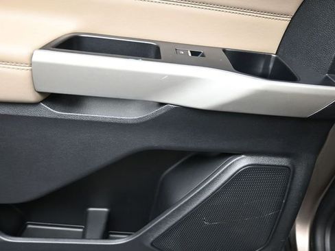 Used 2021 Ford Explorer XLT image 31