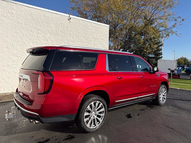 Used 2024 GMC Yukon XL Denali w/ Advanced Technology Package AWD/4WD image 5