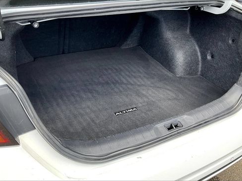 Used 2024 Nissan Altima 2.5 S FWD image 24