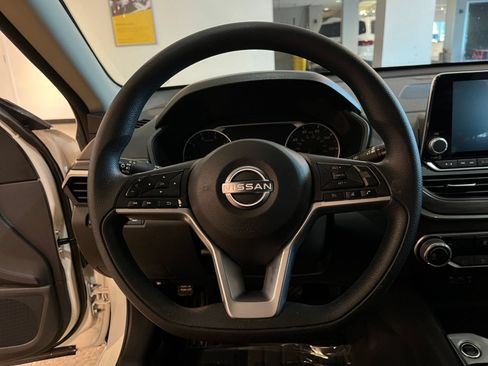 Used 2025 Nissan Altima 2.5 SV FWD image 23