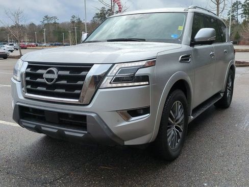 Used 2024 Nissan Armada SL w/ Captain's Chairs Package image 8