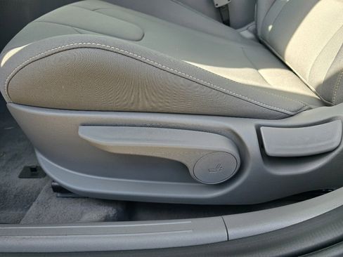 New 2025 Hyundai Elantra Blue image 16
