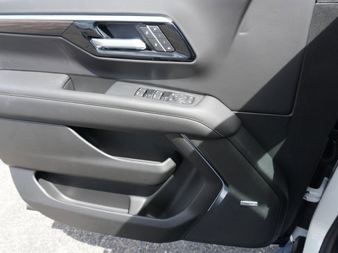 New 2025 Chevrolet Suburban Premier image 23