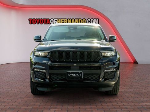 Used 2023 Jeep Grand Cherokee L Limited w/ Black Appearance Package AWD/4WD image 2