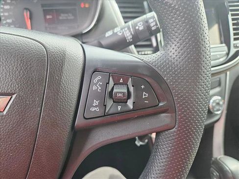 Used 2018 Chevrolet Trax LS FWD image 19