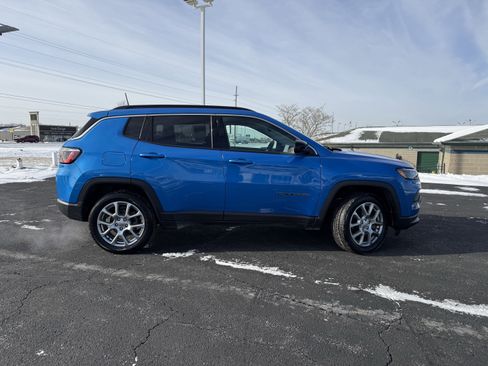 Used 2022 Jeep Compass Latitude image 10