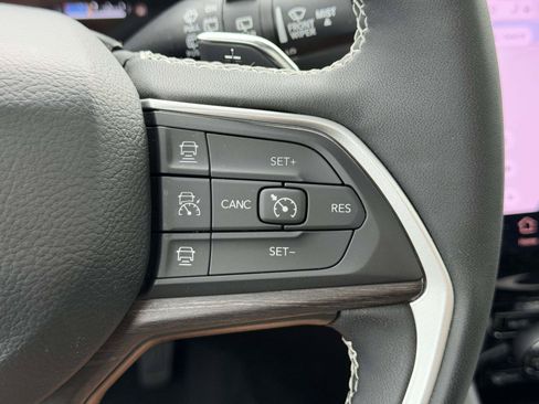 Used 2025 Jeep Grand Cherokee Limited w/ MOPAR Finishing Package AWD/4WD image 21
