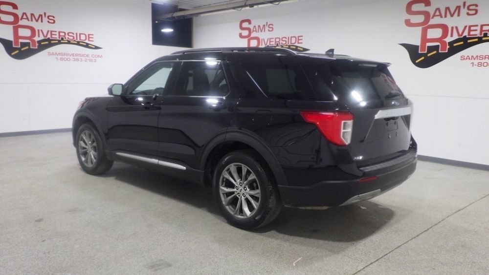 Used 2022 Ford Explorer XLT w/ Equipment Group 202A AWD/4WD image 2