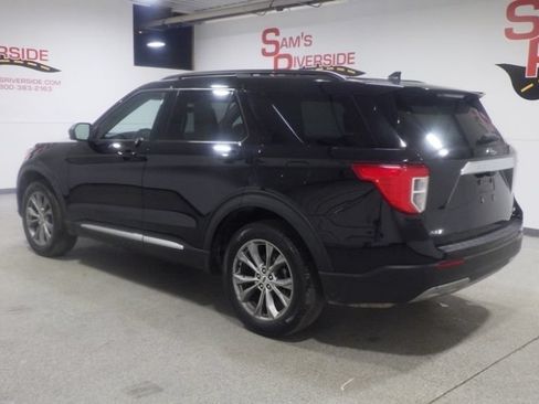 Used 2022 Ford Explorer XLT w/ Equipment Group 202A AWD/4WD image 2