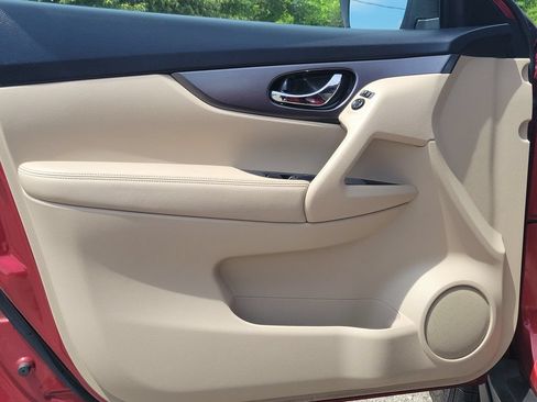Used 2015 Nissan Rogue SV w/ SV Premium Package AWD/4WD image 9