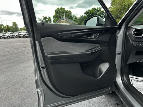 Used 2025 Chevrolet TrailBlazer LT AWD/4WD image 9
