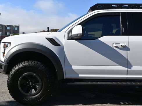 Used 2017 Ford F150 Raptor w/ Equipment Group 802A Luxury AWD/4WD image 10