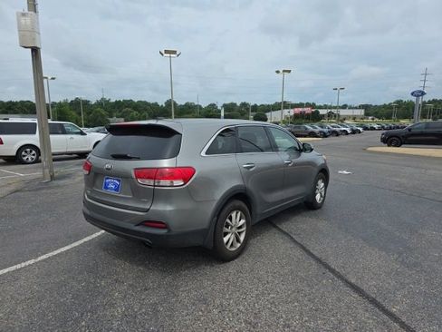 Used 2017 Kia Sorento L FWD image 3