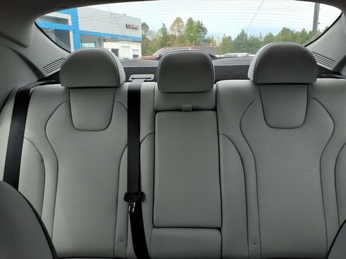 Used 2025 Hyundai Elantra Limited w/ Cargo Package image 13