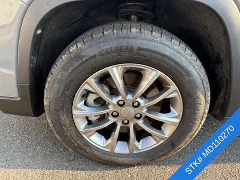 Used 2021 Jeep Cherokee Latitude AWD/4WD image 3
