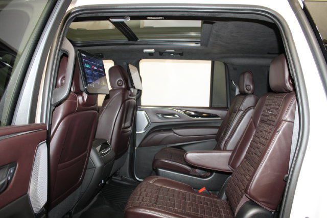 Certified 2022 Cadillac Escalade ESV Premium Luxury Platinum AWD/4WD image 11