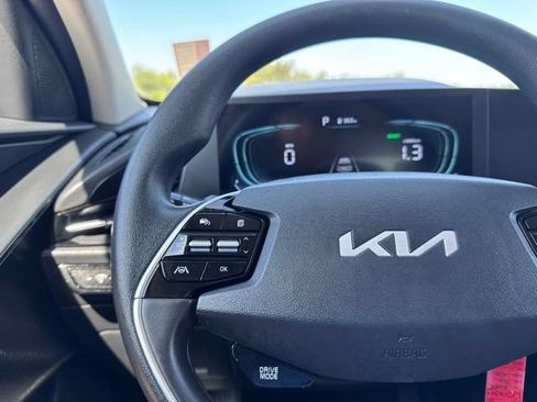 Used 2025 Kia Niro LX FWD image 10