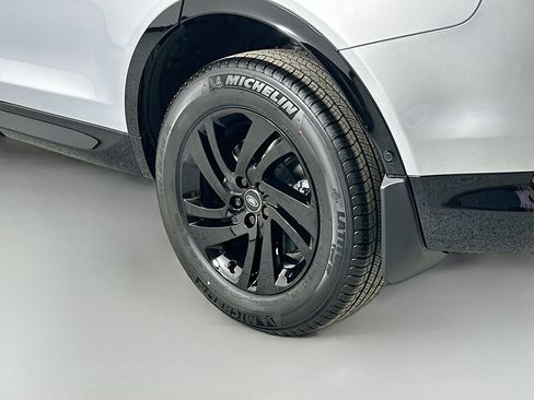 Certified 2025 Land Rover Discovery Sport Dynamic SE image 23