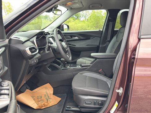 Used 2023 Chevrolet TrailBlazer LT FWD image 13