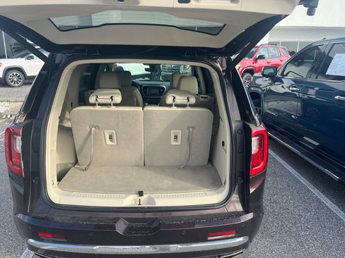 Used 2021 GMC Acadia Denali w/ Denali Technology Package FWD image 10