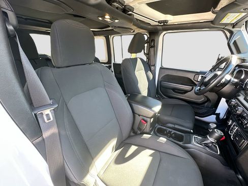 Used 2022 Jeep Wrangler Unlimited Sport image 31