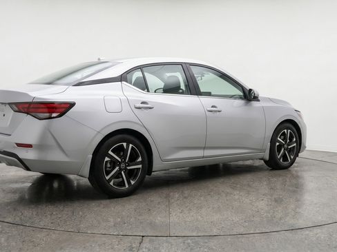 Used 2025 Nissan Sentra SV FWD image 9