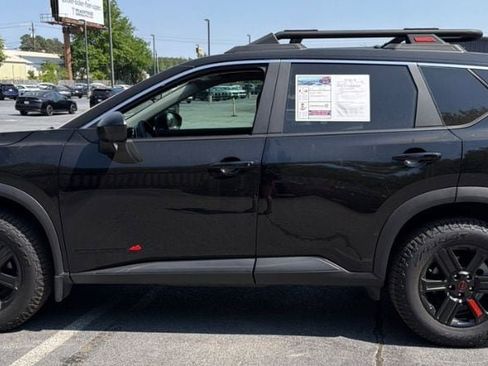 Used 2025 Nissan Rogue SV AWD/4WD image 3