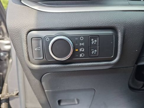 Used 2022 Ford Explorer XLT AWD/4WD image 31