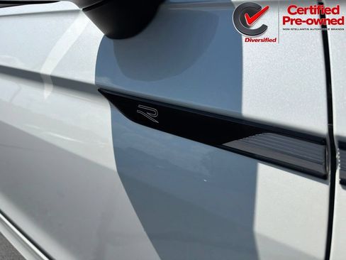 Used 2022 Volkswagen Tiguan SE R-Line FWD image 11