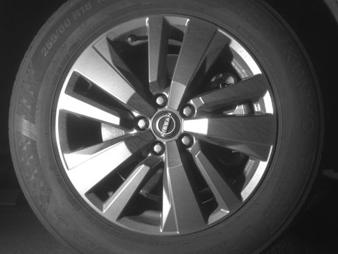 Used 2025 Nissan Pathfinder SV image 13