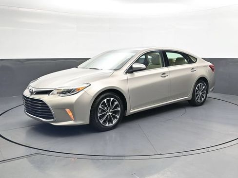 Used 2016 Toyota Avalon XLE Premium FWD image 9