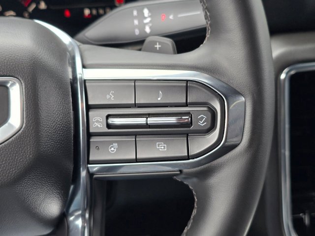 Used 2025 GMC Yukon Denali AWD/4WD image 33