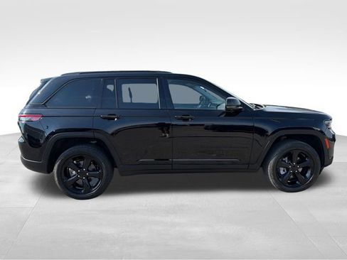 Used 2023 Jeep Grand Cherokee Limited w/ Luxury Tech Group II AWD/4WD image 8