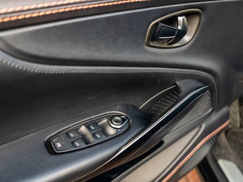 Used 2022 Aston Martin DBX image 17