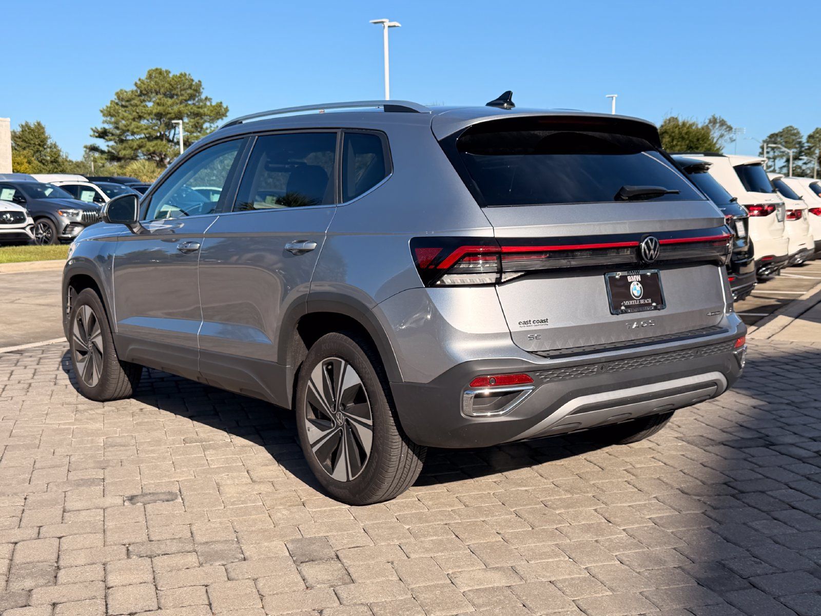 Used 2025 Volkswagen Taos SE AWD/4WD image 10