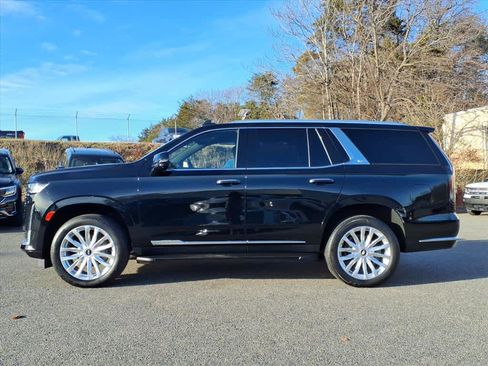 Used 2021 Cadillac Escalade Luxury image 2