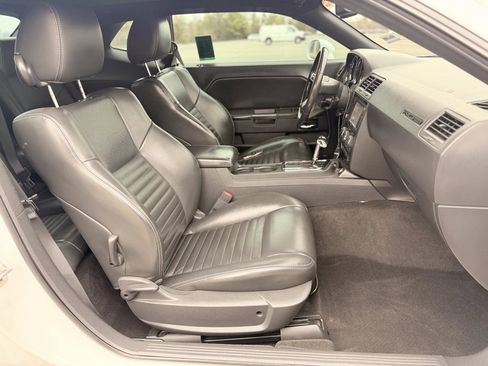 Used 2010 Dodge Challenger R/T image 6