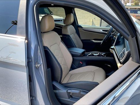 Used 2024 Volkswagen Atlas Cross Sport SE FWD image 7