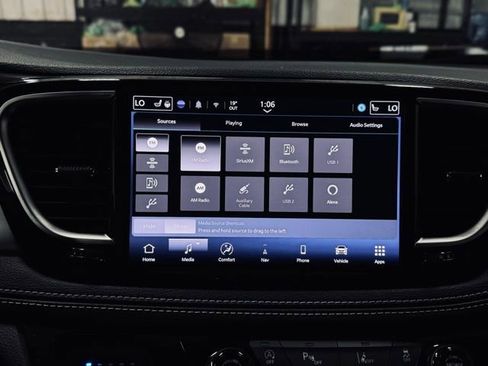 Certified 2025 Chrysler Pacifica Limited image 40