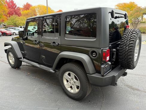 Used 2011 Jeep Wrangler Unlimited Rubicon w/ Connectivity Group image 8