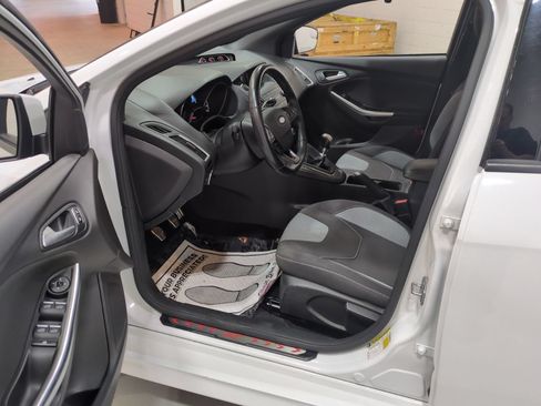 Used 2018 Ford Focus ST FWD image 16