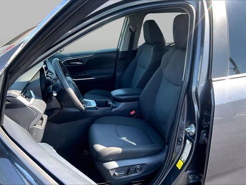 Certified 2025 Toyota RAV4 XLE AWD/4WD image 8