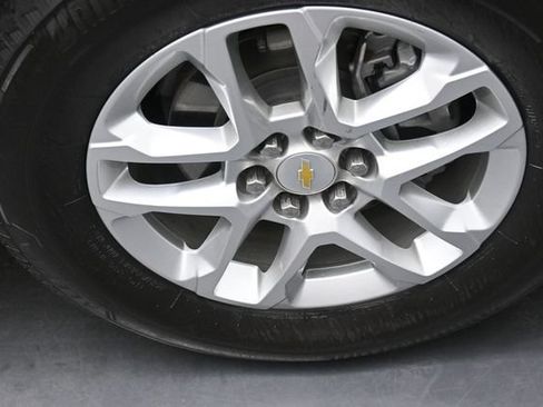 Used 2022 Chevrolet Traverse LS FWD image 32