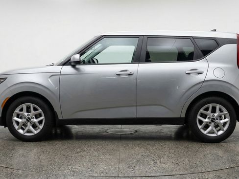 Used 2025 Kia Soul LX w/ LX Technology Package image 5
