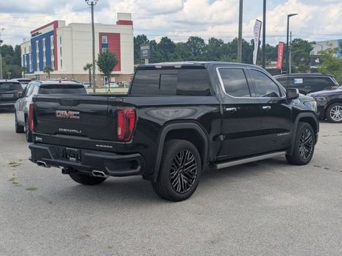 Used 2022 GMC Sierra 1500 Denali w/ Denali Premium Package AWD/4WD image 3