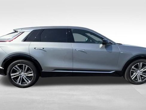 Certified 2024 Cadillac Lyriq Luxury AWD/4WD image 8
