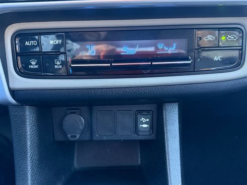 Used 2019 Toyota Corolla LE image 16